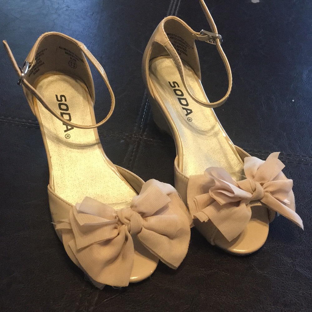 Youth shoes